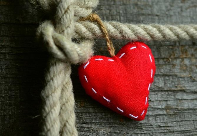Decorative - heart with rope - credit pixabay.com