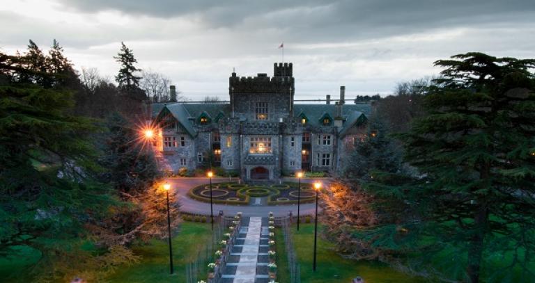 picture of Royal Roads Castle in the evening light